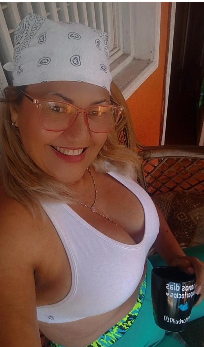 Buenos días imperfectos ☀️ ☕ 🌻 
#22Oct
  Un amanecer de verdad como yo: sin filtros ni IA, pura esencia y energía natural. Así que soporten 🤣😂🤣