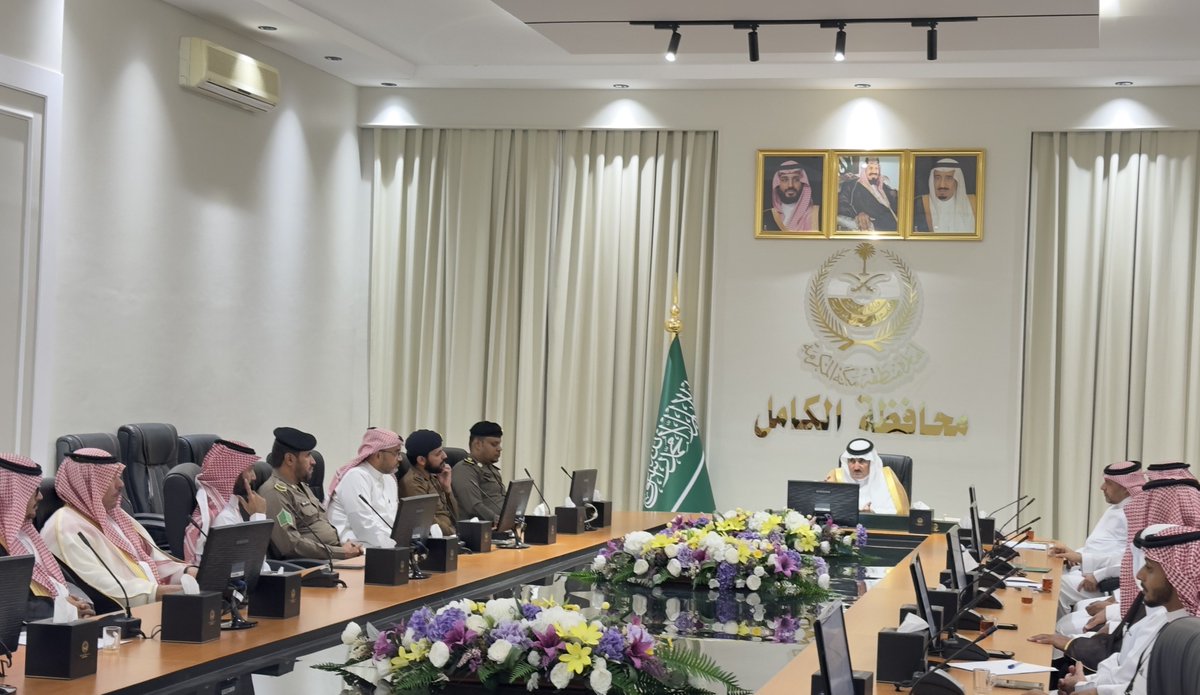 محافظ #الكامل #حبيب_العازمي يعقد اجتماعًا مع مديري الإدارات الحكومية..لبحث أوجه التعاون بين الجهات الحكومية، وتفعيل الشراكات المجتمعية مع القطاعين الخاص وغير الربحي، بهدف دعم المبادرات والبرامج ذات الصلة، وتحقيق الأثر المستدام