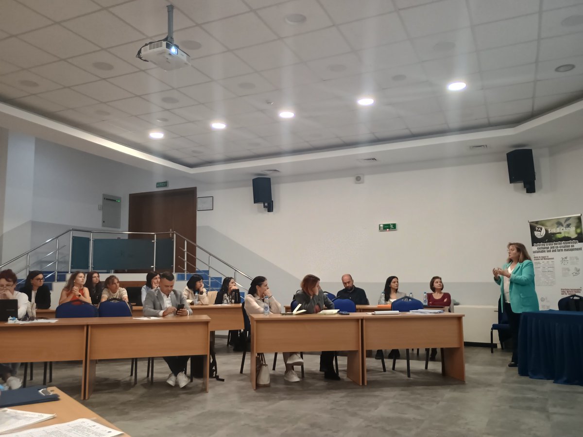 soilxchange's tweet image. 🌱 #SoilXChange Presented at the National #AKIS #Workshop in Bulgaria (15–16 Oct, Hisarya) - among five #HorizonEurope projects. 
👥Farmers, researchers &amp;amp; advisors debated how to boost cooperation for sustainable agriculture, innovations and future OGs.  shorturl.at/4J8xs