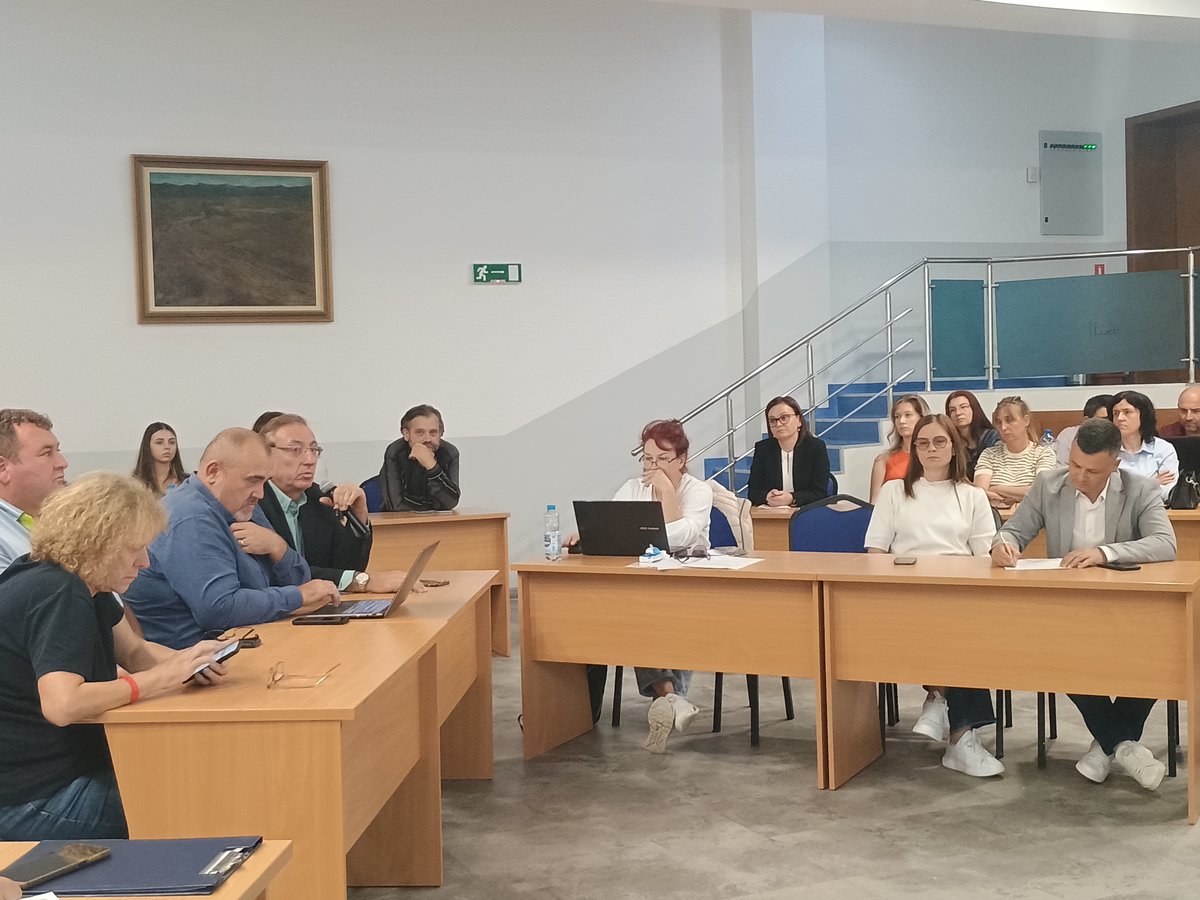 soilxchange's tweet image. 🌱 #SoilXChange Presented at the National #AKIS #Workshop in Bulgaria (15–16 Oct, Hisarya) - among five #HorizonEurope projects. 
👥Farmers, researchers &amp;amp; advisors debated how to boost cooperation for sustainable agriculture, innovations and future OGs.  shorturl.at/4J8xs