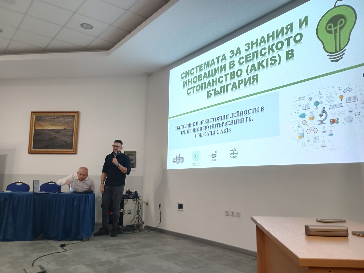 soilxchange's tweet image. 🌱 #SoilXChange Presented at the National #AKIS #Workshop in Bulgaria (15–16 Oct, Hisarya) - among five #HorizonEurope projects. 
👥Farmers, researchers &amp;amp; advisors debated how to boost cooperation for sustainable agriculture, innovations and future OGs.  shorturl.at/4J8xs