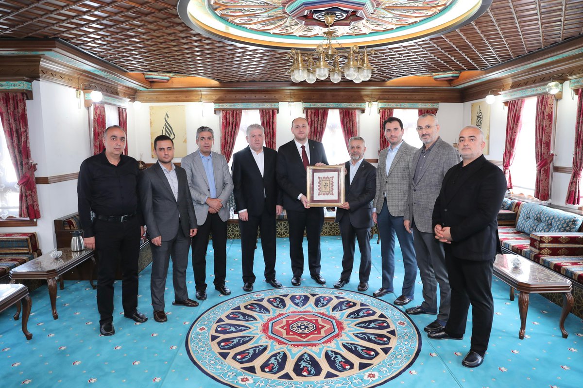 Türkiye’nin fikir ve gönül dünyasında müstesna bir yeri olan Cihannüma Derneğini ziyaret ederek, yeni Başkan Selim Cerrah’a ve yönetimine hayırlı olsun dileklerimizi ilettik.