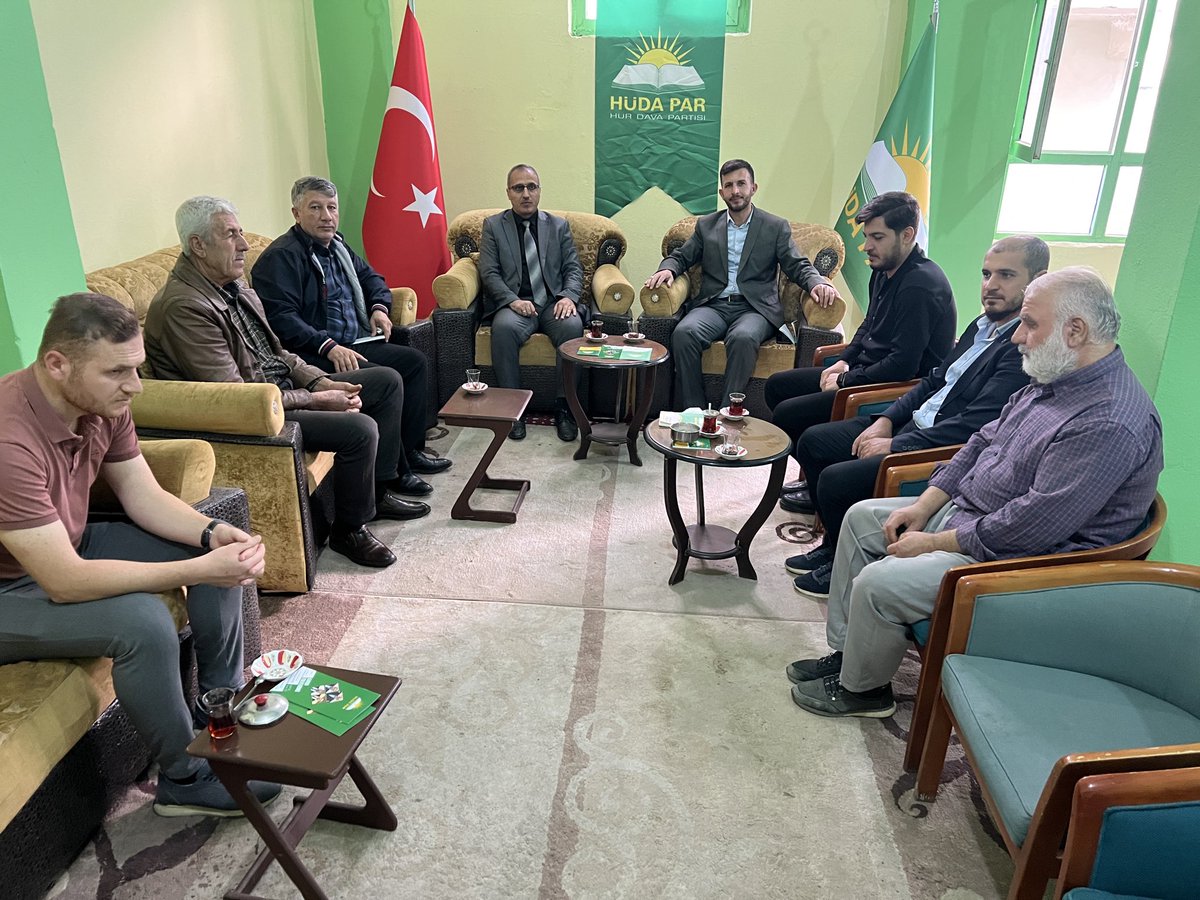 Sason İlçe Müftüsü Yahya Alakuştekin ve beraberindeki heyet, HÜDA PAR Sason İlçe Teşkilatımızı ziyaret etti.
Ziyarette, ilçemizde yürütülen diyanet çalışmaları ve HÜDAPAR’ın Meclis’e sunduğu tekliflerle ilgili verimli bir istişare gerçekleştirildi.
Kendilerine teşekkür ediyoruz.