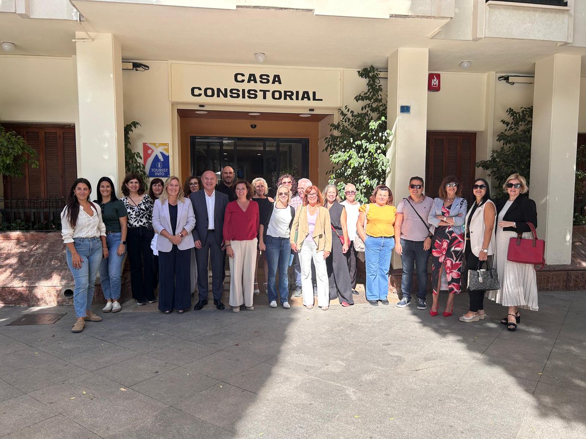 🔷El president del Consell Escolar de la Comunitat Valenciana, Salvador Oliver, ha visitat centres educatius d'Almoradí dins de la iniciativa “La teua veu importa”

➡️Fomentar la participació de la comunitat educativa, impulsar la convivència i inclusió i promoure la coeducació