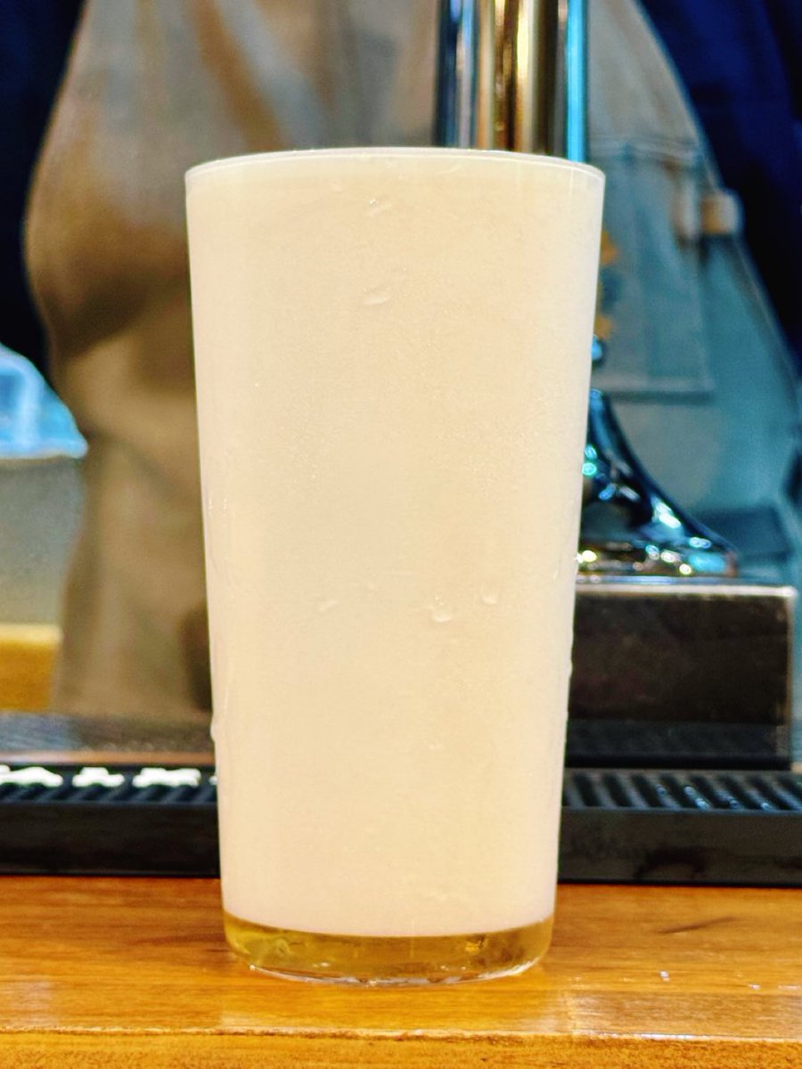 新入社員が注いだビールまだ面白い