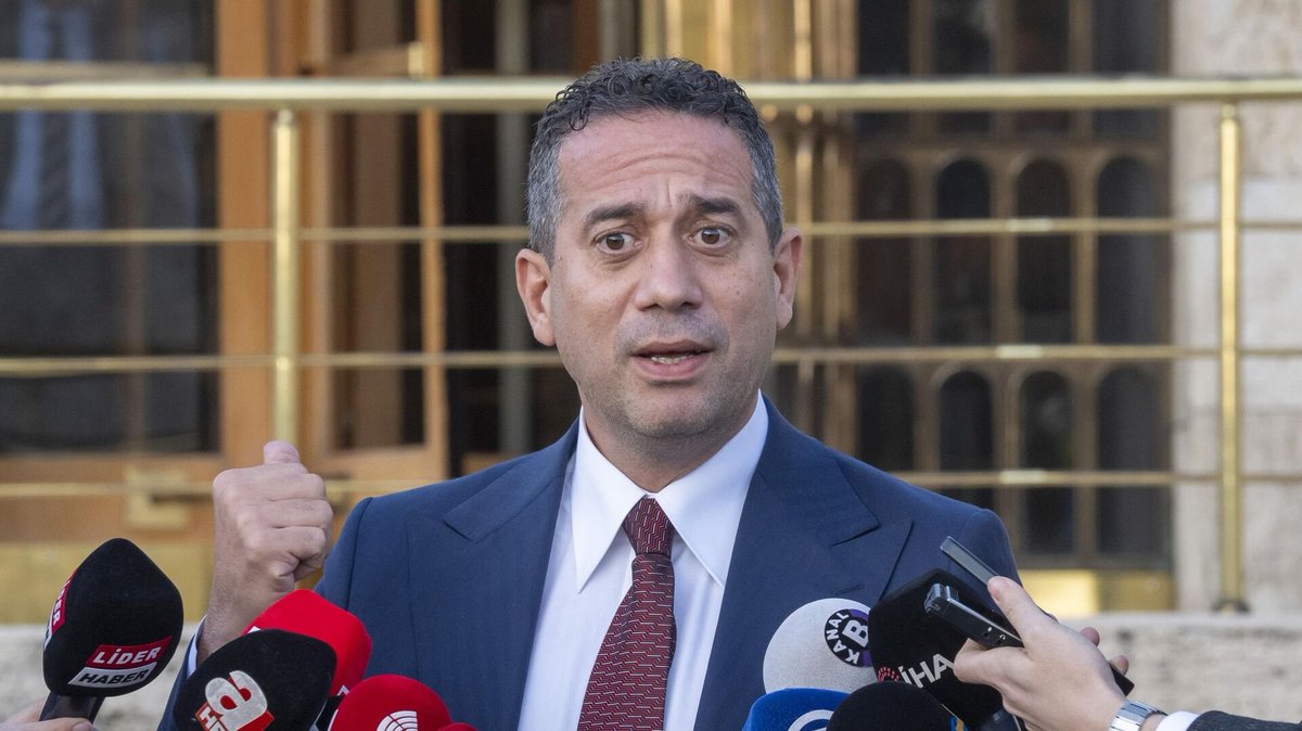 AK Partili Adil Karaismailoğlu, CHP Grup Başkanvekili Başarır'a açtığı manevi tazminat davasından 50 bin lira tazminat kazandı.

 Karaismailoğlu, kazandığı tazminatı Gazze'ye bağışlayacağını açıkladı.