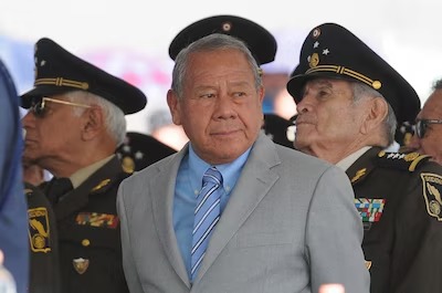 #PoderCiudadano Informa:
* Retiran Visa a Audomaro Martínez.
* Cae la economía 0.6% anual en septiembre.
* 90% de avance, la negociación arancelaria: Ebrard.
poderciudadanomx.com/2025/10/retira…