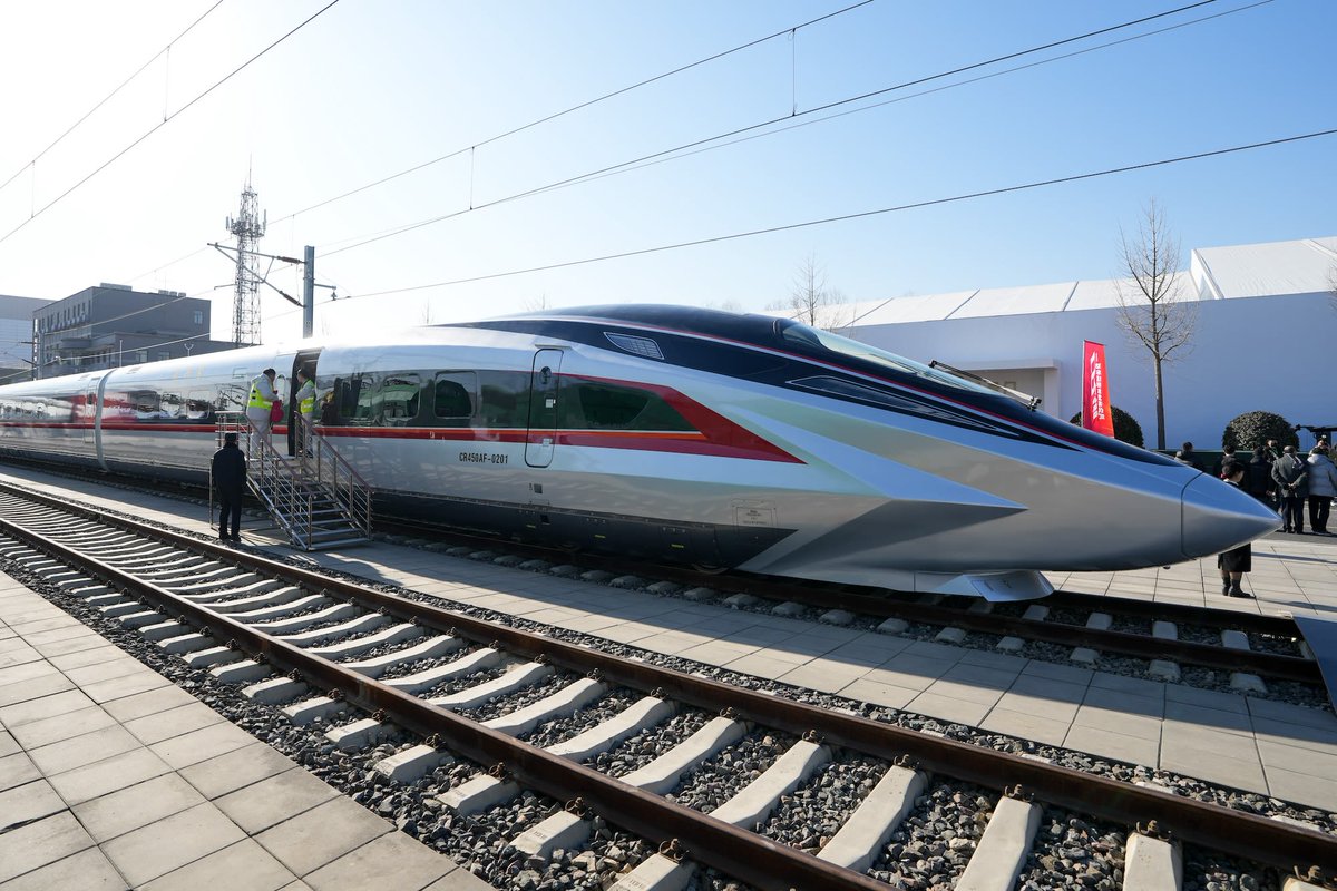 🚨China’s CR450 Bullet Train Sets New Global Speed Benchmark At 453 Kmph During Trials.