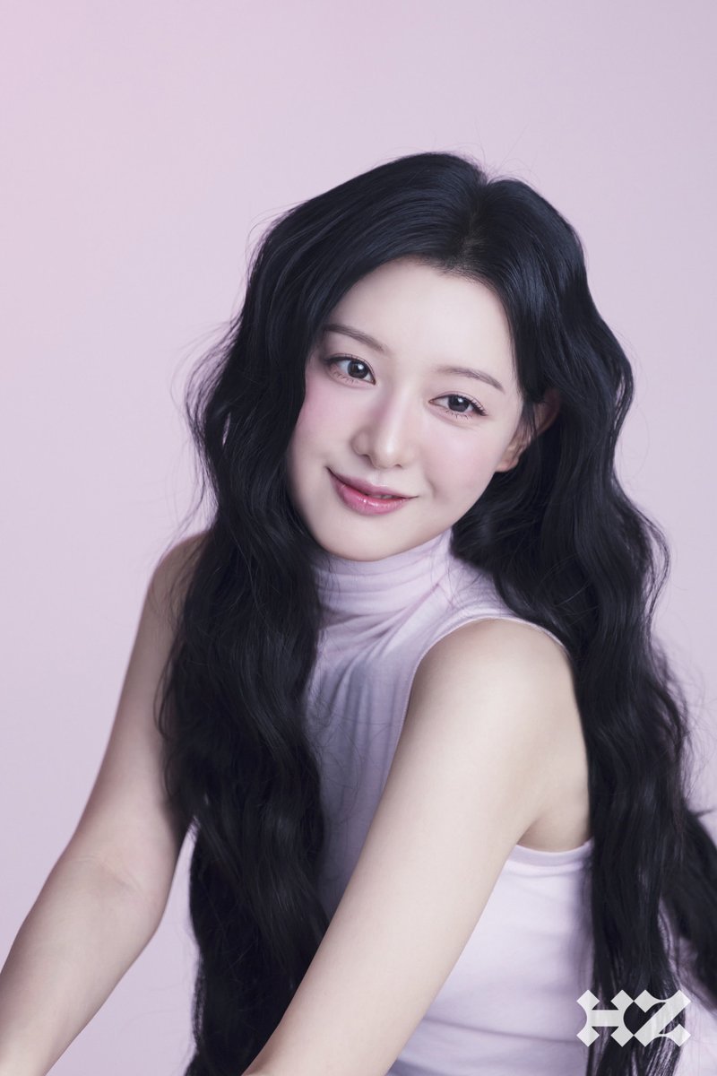 ㅈㄴ 복숭아인 와중에
이 웃음에서 느껴지는 어른여자의 여유..가 좋음 땨..//