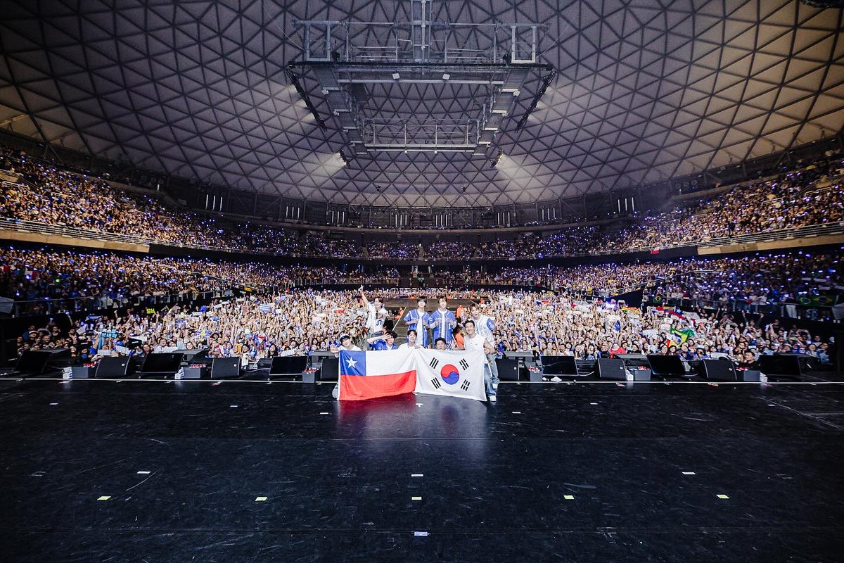 Cada vez se va agrandando más la foto 🤧💙
SS5 - SS7 - SS9 - SS10 🇨🇱

#SUPERJUNIOR #SS10inChile