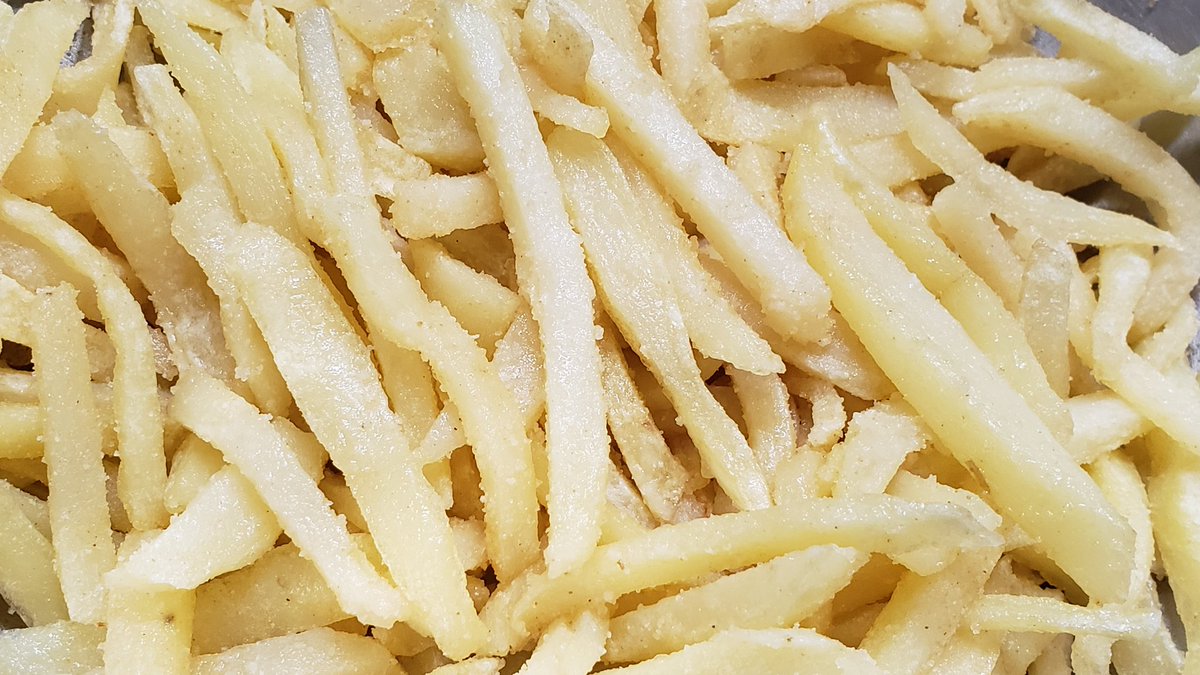 ポテトM バカデカポテト🍟‼️🤣✨なにこれ？ヤバすぎ😂 Mサイズと比較