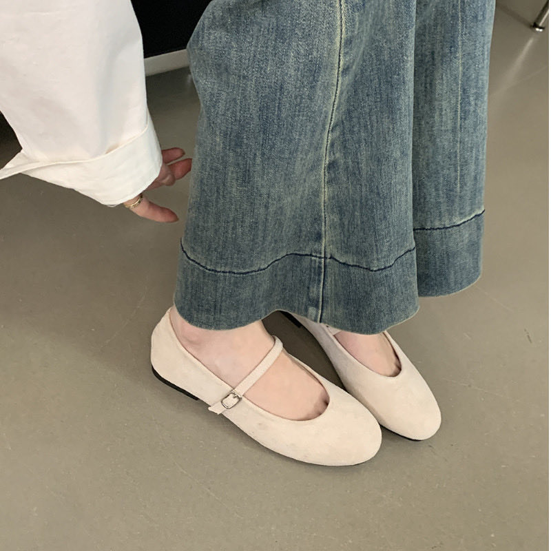 selectedbypf's tweet photo. ช่วงนี้อินกับรองเท้าแมรี่เจนมาก 🩰 ใส่ง่าย เข้ากับทุกลุค จะใส่กับเดรสก็หวาน ใส่กับกางเกงยีนส์ก็ดูชิคไปอีกแบบ มีหลายสีให้เลือก น้ำหนักเบา ใส่เดินทั้งวันก็ไม่เจ็บเท้าเลย แล้วราคาคือ 169.- เอง ถูกแบบนี้จะพลาดได้ไง 🤍
https://t.co/l0OLtrS5c1

#รองเท้าแมรี่เจน #ป้ายยา #รองเท้าผู้หญิง https://t.co/9SEpNueG7t