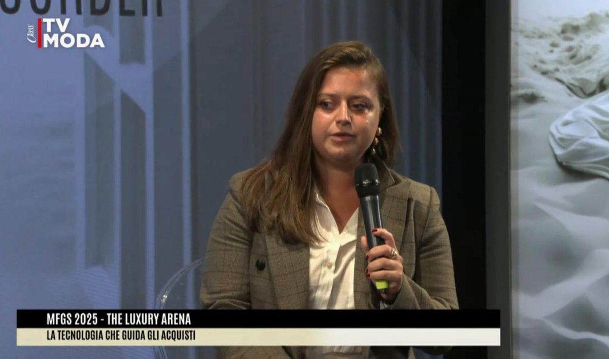 MilanoFinanza's tweet photo. Paola De Marco (Senior Director, Client Success – Global @nuorder): «L’AI è molto di moda, ogni azienda sta cercando di capire come incorporarla. Ma dobbiamo fare un passo indietro e capire che la vera forza dell’AI sono i dati». #MFGS #Fashion #MadeInItaly #TheLuxuryArena #Trend https://t.co/AlIqftxSz1