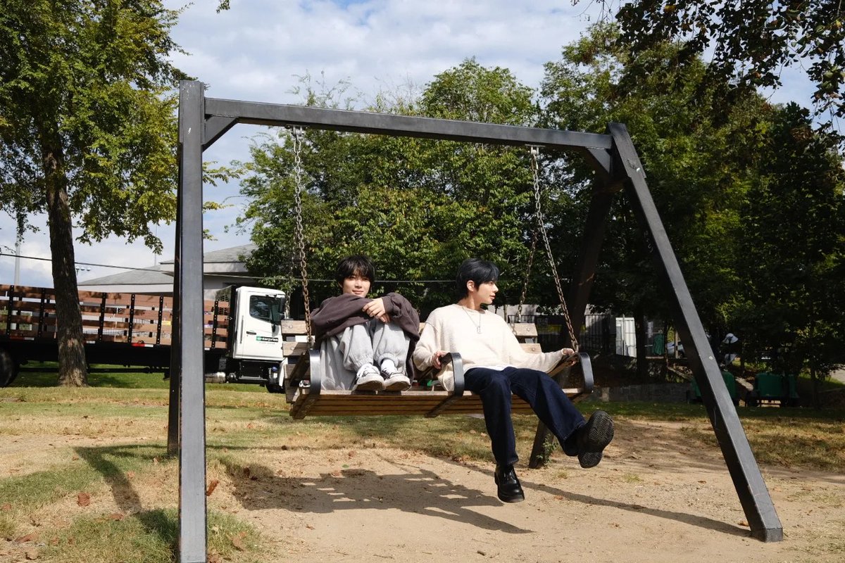 그네를 타면 하늘에 더 찰랑찰랑 가까워지는 걸까?🥰🥰
#BEOMGYU #TAEHYUN #우뿌즈 
#TOMORROW_X_TOGEHTER #TXT 
#TXTfanart  #PPULBATU