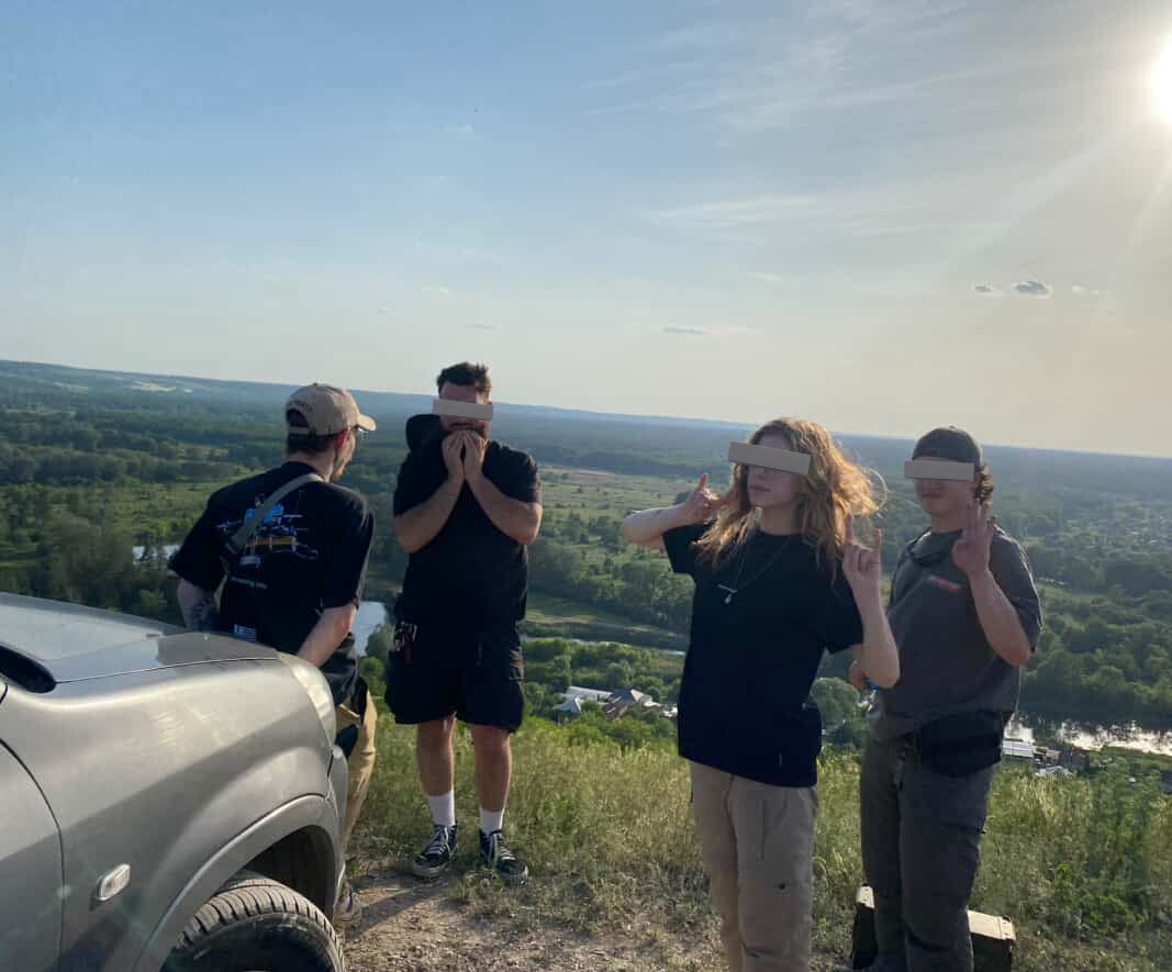 Настільки йобнуте літо, що хороші дні можеш перерахувати на пальцях.
Це був один з таких. 

Ми ахуєно відпрацювали ніч. Ти знявся з ебучего ртгра і вийшло витягнути тебе майже на весь день. Було прям по кайфу.