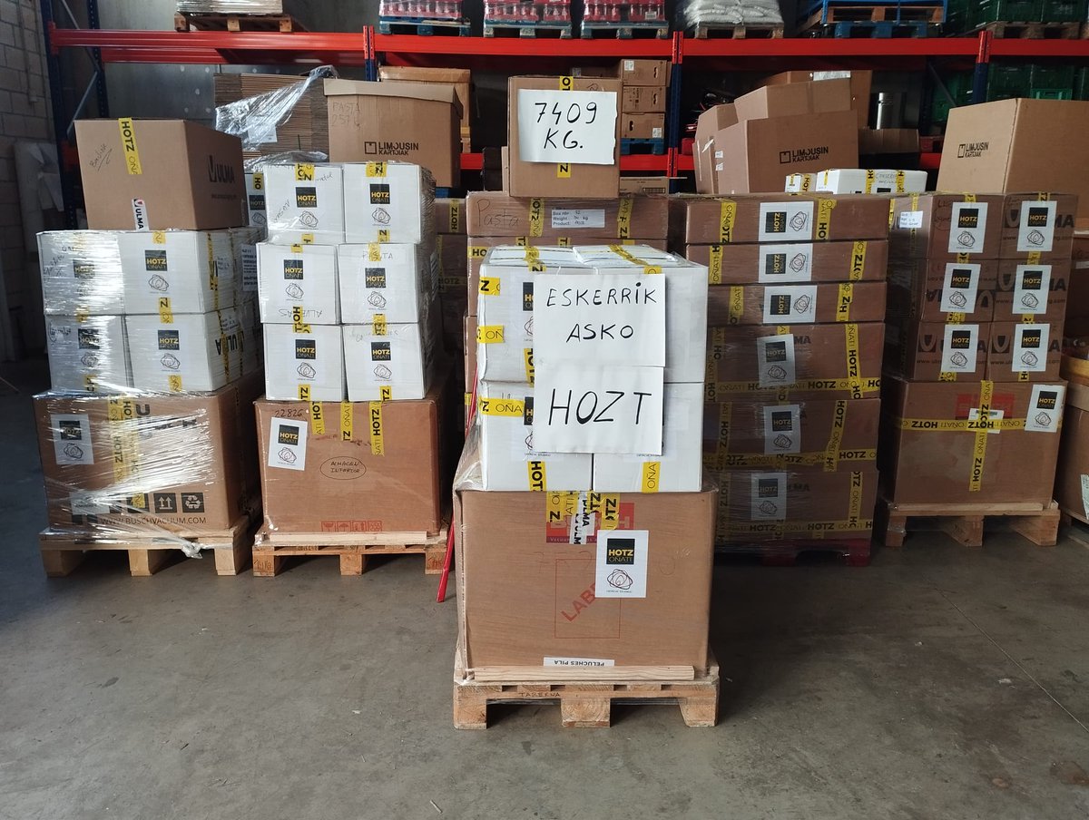 [eus] A ze nolako bilketa egin zuten <a href="/hotz_onati/">Hotz Oñati</a> , herri osoa irauli zen eta 7.500kg elikagai eta 1.500 € lortu zituzten. Ez dazkagu hitzik eskerrak emateko, mila mila esker lagunak!!
[eus] Menuda recogida hicieron Hotz Oñati! 7.500kg de alimentos y 1.500€ milesker!!