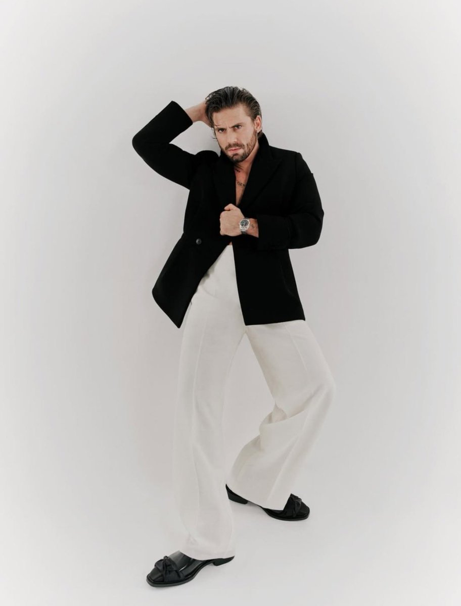 What a better way to start the Day Just by looking at him 😍 #TaroEmirTekin #LofficielTurkiye <a href="/taroemir/">Taro Emir Tekin</a>