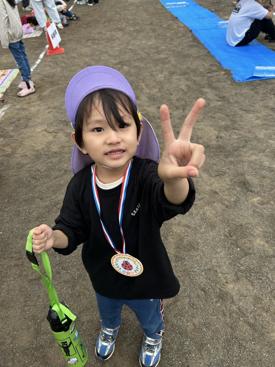 Rstyle1104's tweet photo. 息子の運動会で親子競技の騎馬戦本気でやるのどーかと思ったら他のパパさんママさんガチだったからガチでやったら息子相手の尻尾取れて喜んでたから盛り上がってしまった笑笑 https://t.co/sz6XQflRU3