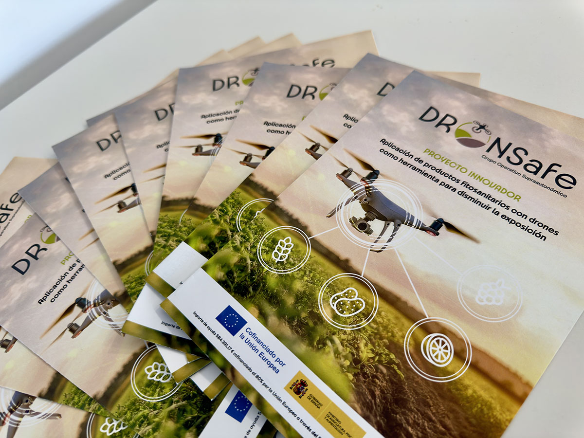 CuatroRayas's tweet photo. DRONSafe es un proyecto liderado por el @CTAEX_CIT. Cuenta con la participación de @aepla_asoc, @INIA_es, @neiker_BRTA, @GVAivia, @unisevilla y entidades usuarias como @AVAASAJA, @UAGA_COAG , FTS Agroconsulting  y #CuatroRayas. https://t.co/JUIkDUlsiS