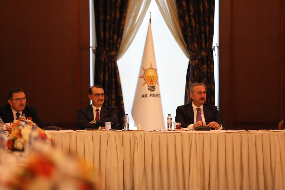 AK Parti Grup Başkanvekilimiz Sayın Abdülhamit Gül başkanlığında milletvekili arkadaşlarımızla, yeni yasama döneminin yol haritasını ve öncelikli hedeflerini değerlendirdik.

Birlik, azim ve hizmet anlayışıyla başladığımız bu yeni dönemin, Türkiye Yüzyılı vizyonuna güç katmasını