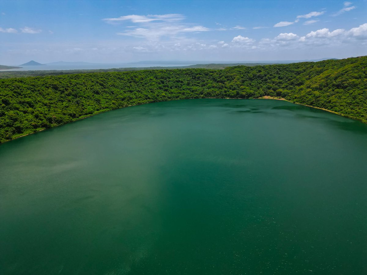 Joel__Nicaragua's tweet image. NICARAGUA 🇳🇮 
La Laguna El Tigre, es más que un paisaje; es un santuario nicaragüense custodiado por la paz de sus volcanes. 🌋