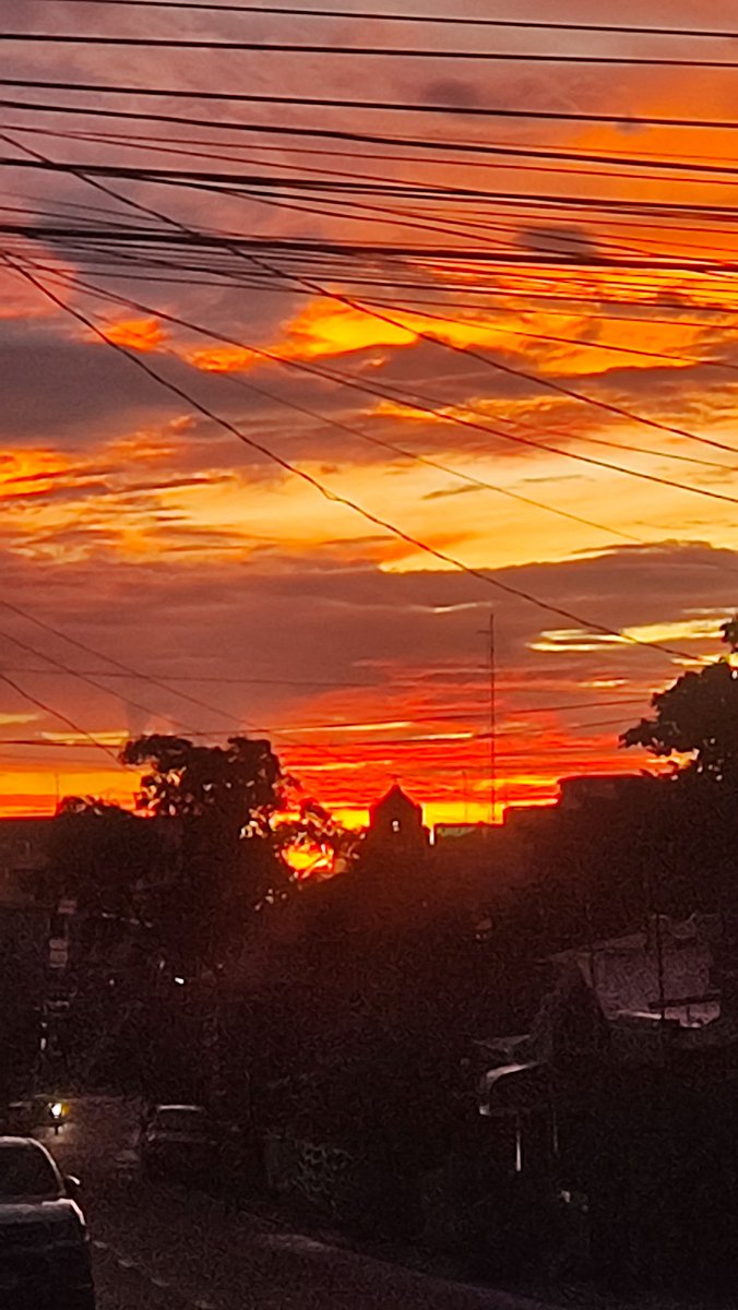 uncrazylunatic's tweet photo. ๐งก๐งก๐งก
#sunset #sunsets #sunsetlover #sunsetlovers #chasingsunset #sunsetvibes #sunsetphotography #GoldenHour https://t.co/D2sYrLqrXE