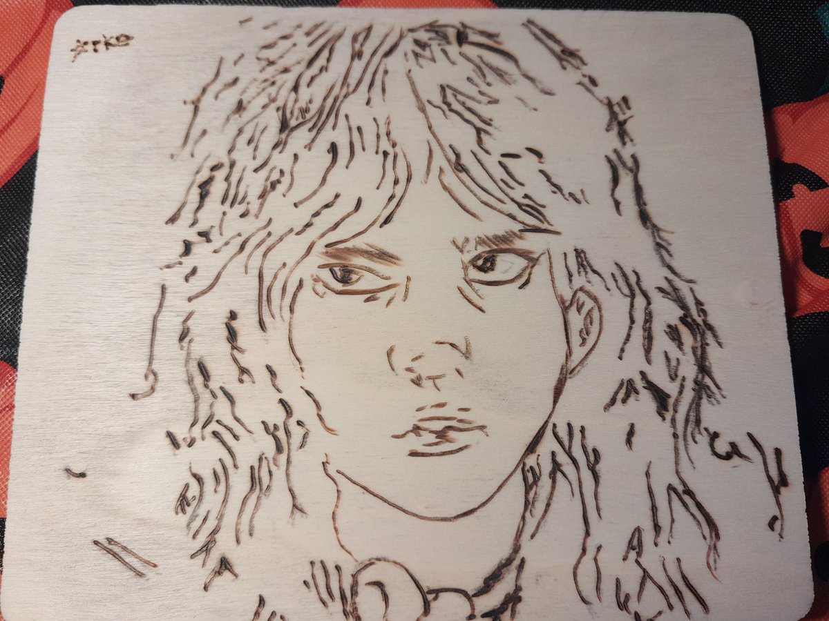 jinx3dghost's tweet image. yellowjackets woodburning things :3 Misty and Natalie respectively! (refs in replies)

#yellowjackets #mistyquigley #nataliescatorccio