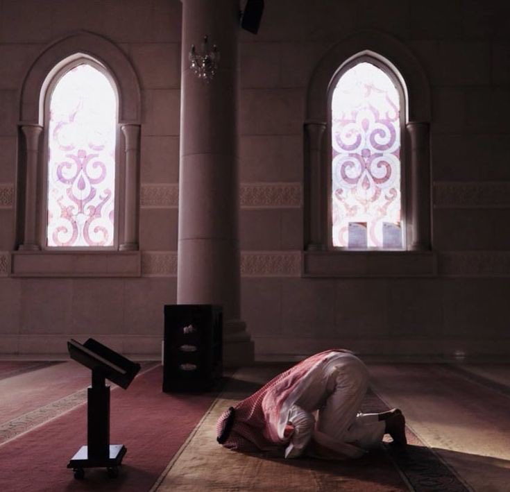 "ياربّ ماعدتُ أرجو غيرَ واحدةٍ
رضاك عني ، وعفو منك يستُرني"