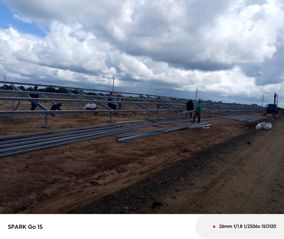 Yanet_SNTCTunas's tweet photo. La energía solar es una de las fuentes de energía renovable más prometedoras para satisfacer nuestra demanda energética y para lograr este fin los #Constructores están guapo y fajao en el #PSFV SubEstación 220KW.
#PorLasTunasLaVictoria @Misael82834031 @Colina_CTCuba @LorenzoOsbel https://t.co/UQzrWC81mi