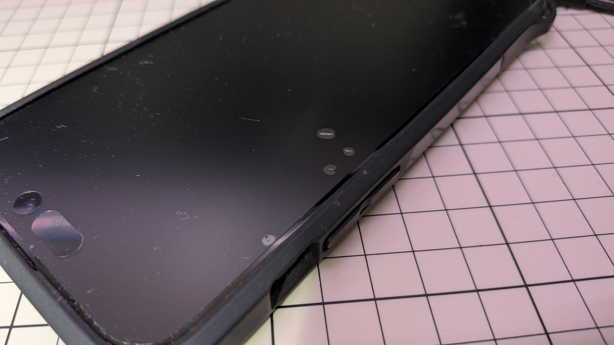 iPhone落っことして保護フィルム穴空いた⋯貼って10日しか経ってないのに⋯うごごごご
んー先日タカヲさんにオススメされた強化ガラスタイプとやらを試してみるか