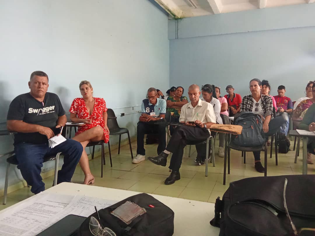 eduardo_yovanis's tweet image. En conclusiones de la visita realizada por la Asamblea Municipal del #PoderPopular de #SanctiSpíritusEnMarcha a la demarcación del Consejo Popular Garaita se brinda una actualización de la situación Higiénica Epidemiológica de nuestro municipio.
#CubaPorLaVida 
#CubaPorLaSalud