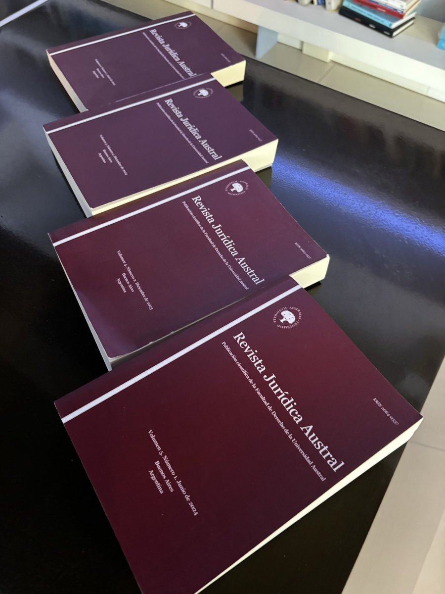 ColantuonoPablo's tweet photo. Regresar a mi estudio de mis “giras académicas” y encontrarme con libros de regalo de editoriales es una gran alegría. Gracias  por la generosidad: a ConTexto y a la Revista de la Facultad de Derecho  de la Universidad Austral. https://t.co/1nRerY3NF1