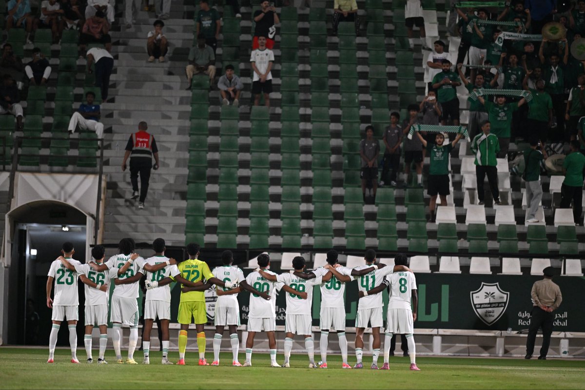 اللهم لك الحمد والشكر 
بالأمس كانت مشاركتي الأولى مع عشق الطفولة #الأهلي ، الشعور لايوصف سعادتي ، #احتفلت قبل أيام #بالنخبة_الاسيوية كعاشق للملكي من المدرج ، واليوم أنا كلاعب ، الله يقدرني أن أسعدكم مدرجنا وقائدنا فأنت الركن الأساسي الذي لايغيب 😍
لك العهد والعشق والإنتماء💚