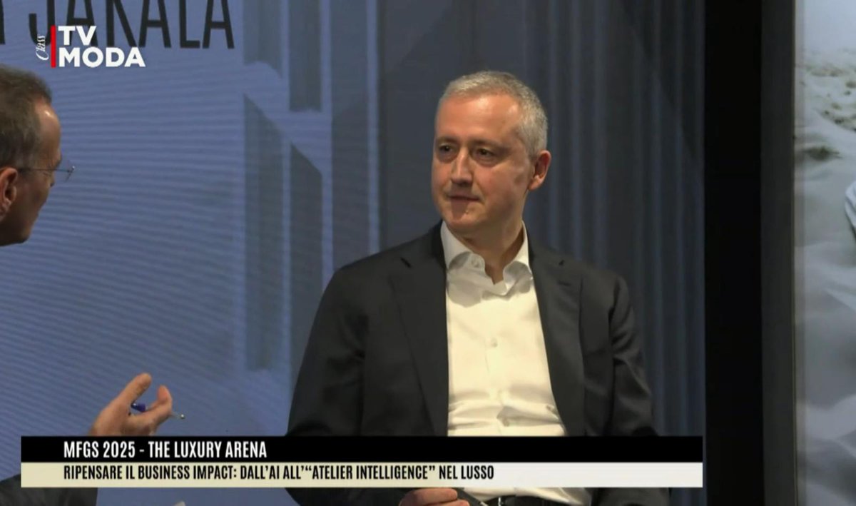 MilanoFinanza's tweet photo. Marco Di Dio Roccazzella (Shareholder e General Manager JAKALA): «L’AI non è una buzzword. Per saperla usare bene devi capire come funziona una rete neurale, devi avere dimestichezza con i dati. Altrimenti i risultati non sono utilizzabili in azienda». #MFGS #Fashion #MadeInItaly https://t.co/z7XOeSVUfl