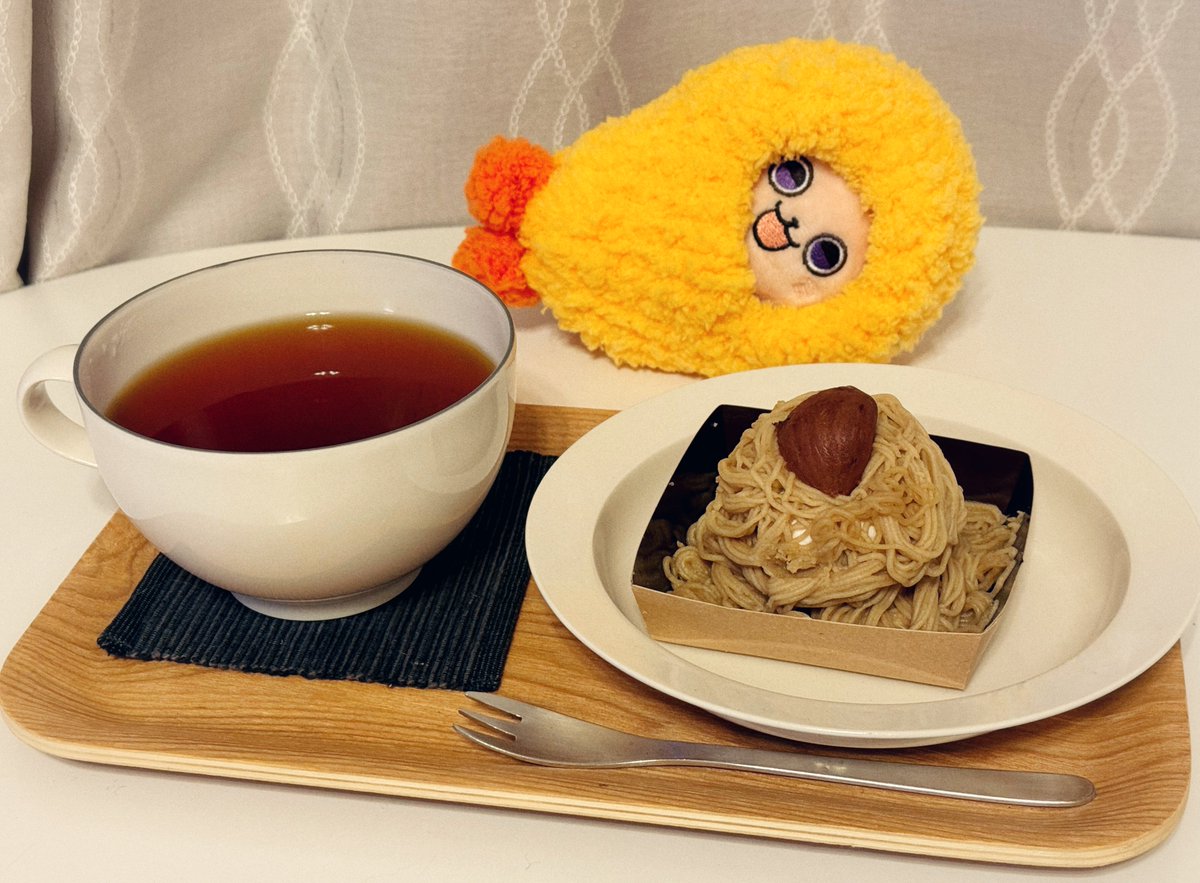 marron_4696's tweet image. 本日のがおやつ 〜エビフライを添えて〜