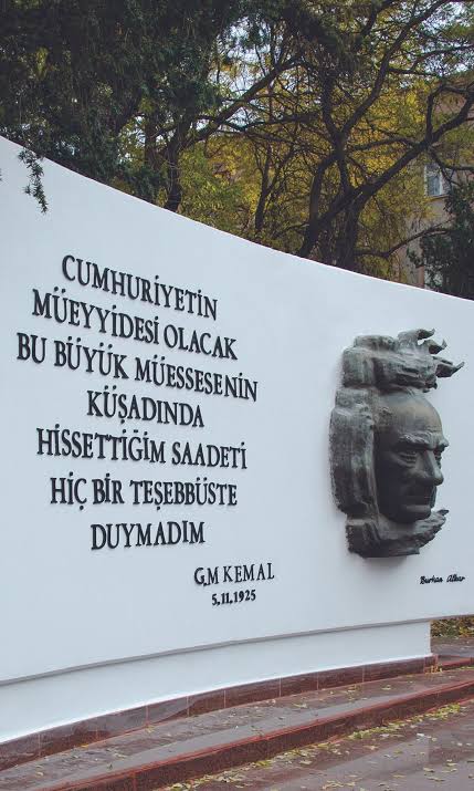 avseckinozdemir's tweet photo. İtibarını yerle bir ettiğim kurum şöyle bir yer. Beytepe köyüne benzemez buranın mirası. https://t.co/0toGEEyWC3