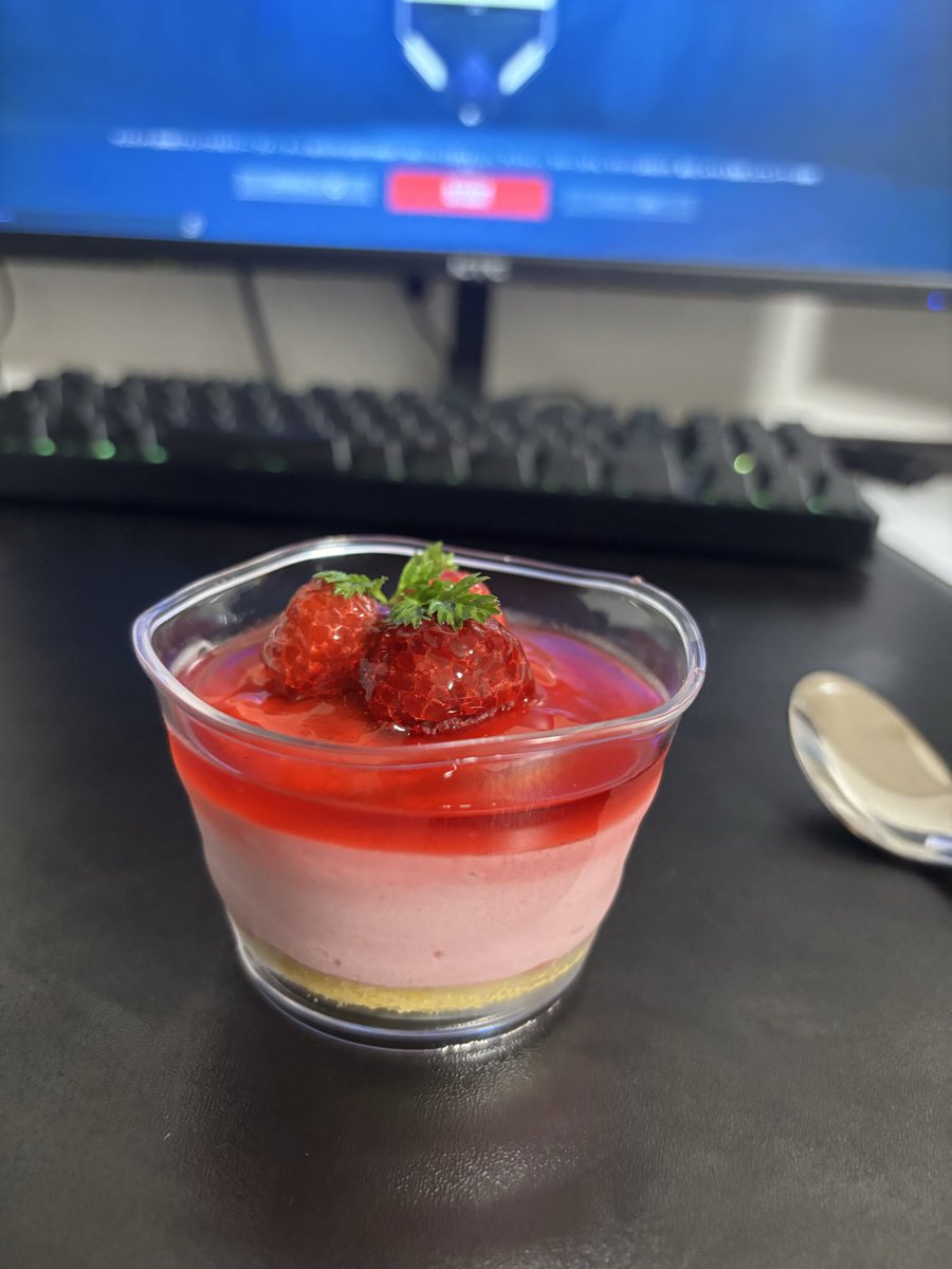 しろくろ tweet media