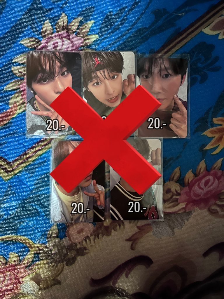 MinnIE__Sim's tweet photo. เอนไฮเพนเหลือ3ใบคับ ส่วนบอยเน็กดอร์ยังอยู่น้าา 
#ตลาดนัดเอนไฮเพน #ตลาดนัดenhypen #ตลาดนัดเด็กข้างบ้าน #ตลาดนัดboynextdoor https://t.co/xnI3USdbHg