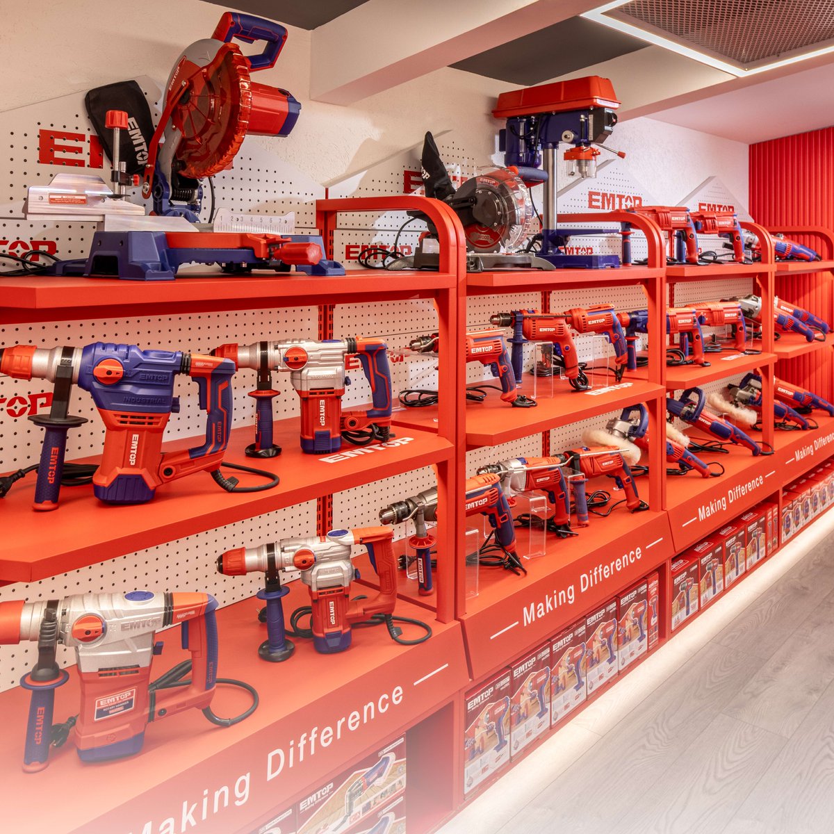 EMTOP_FRANCE's tweet photo. 🧰 Des outils pour tous les défis.
Perceuses, marteaux-piqueurs, scies, meuleuses… 🔥
⚡ Puissance. Précision. Passion.
Tout ce que vous cherchez est là — dans le rouge signature EMTOP ❤️
🔖 #EMTOPFrance #MakingDifference #RedPowerTools #OutilsProfessionnels #InnovationEnAction https://t.co/qXMMoWY27q