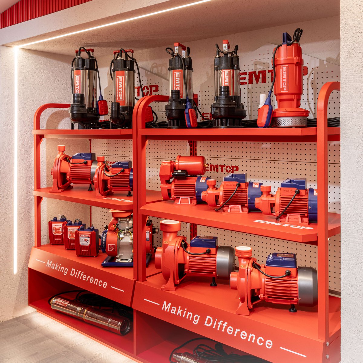 EMTOP_FRANCE's tweet photo. 🧰 Des outils pour tous les défis.
Perceuses, marteaux-piqueurs, scies, meuleuses… 🔥
⚡ Puissance. Précision. Passion.
Tout ce que vous cherchez est là — dans le rouge signature EMTOP ❤️
🔖 #EMTOPFrance #MakingDifference #RedPowerTools #OutilsProfessionnels #InnovationEnAction https://t.co/qXMMoWY27q