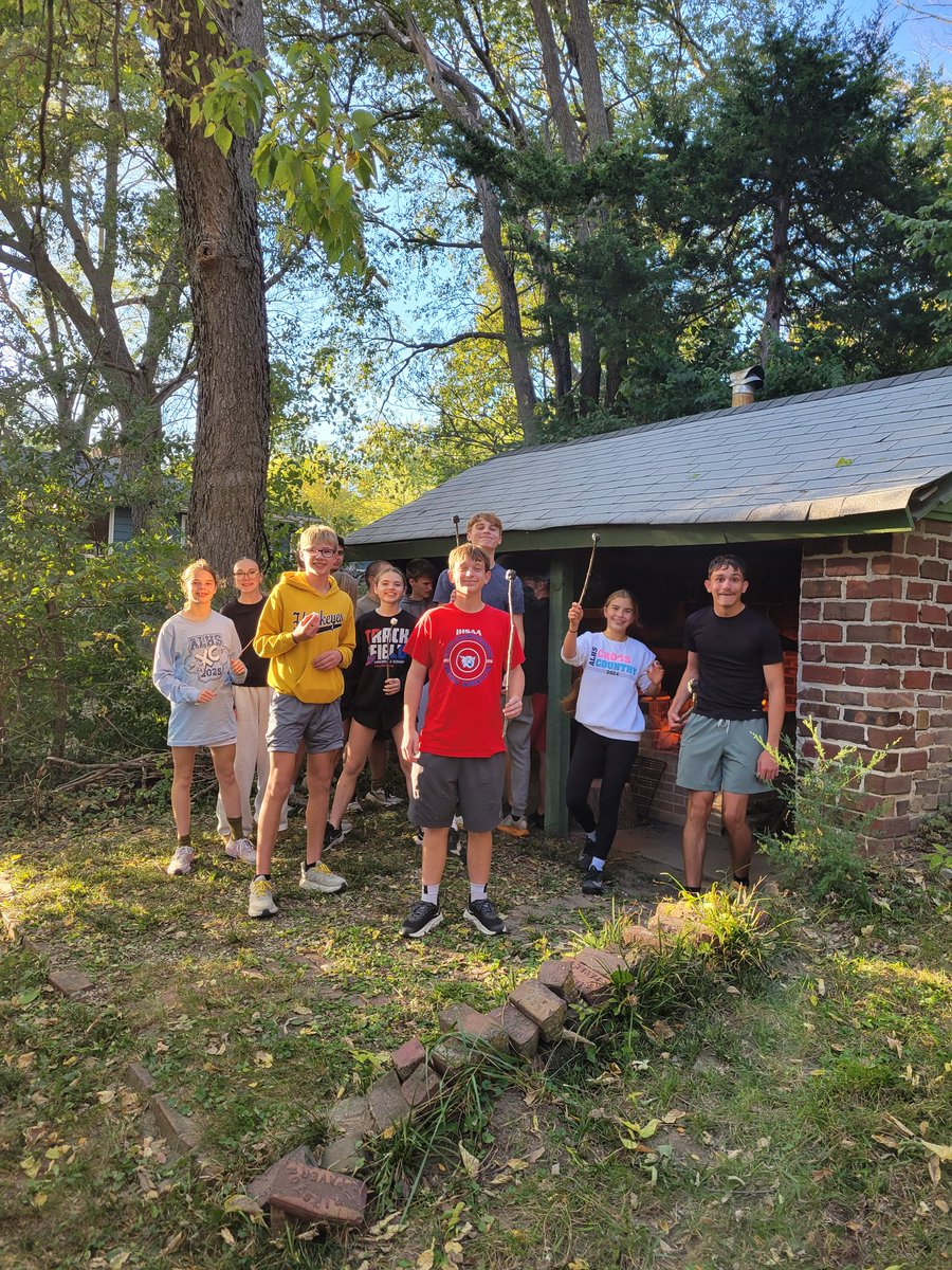 MattLeealhs's tweet photo. District Team Dinner is in the books! Our next step is the starting line! Let Race Day begin! Come on out to IWCC for the action. Varsity Girls start at 4:00 pm. Go get it!!
Always a great day to be a LYNX ❤️💙
@ALHSathletics  @Will_bramble123 @SaraiSchul50103 @MaleneP16237 https://t.co/q7WPO0uhac