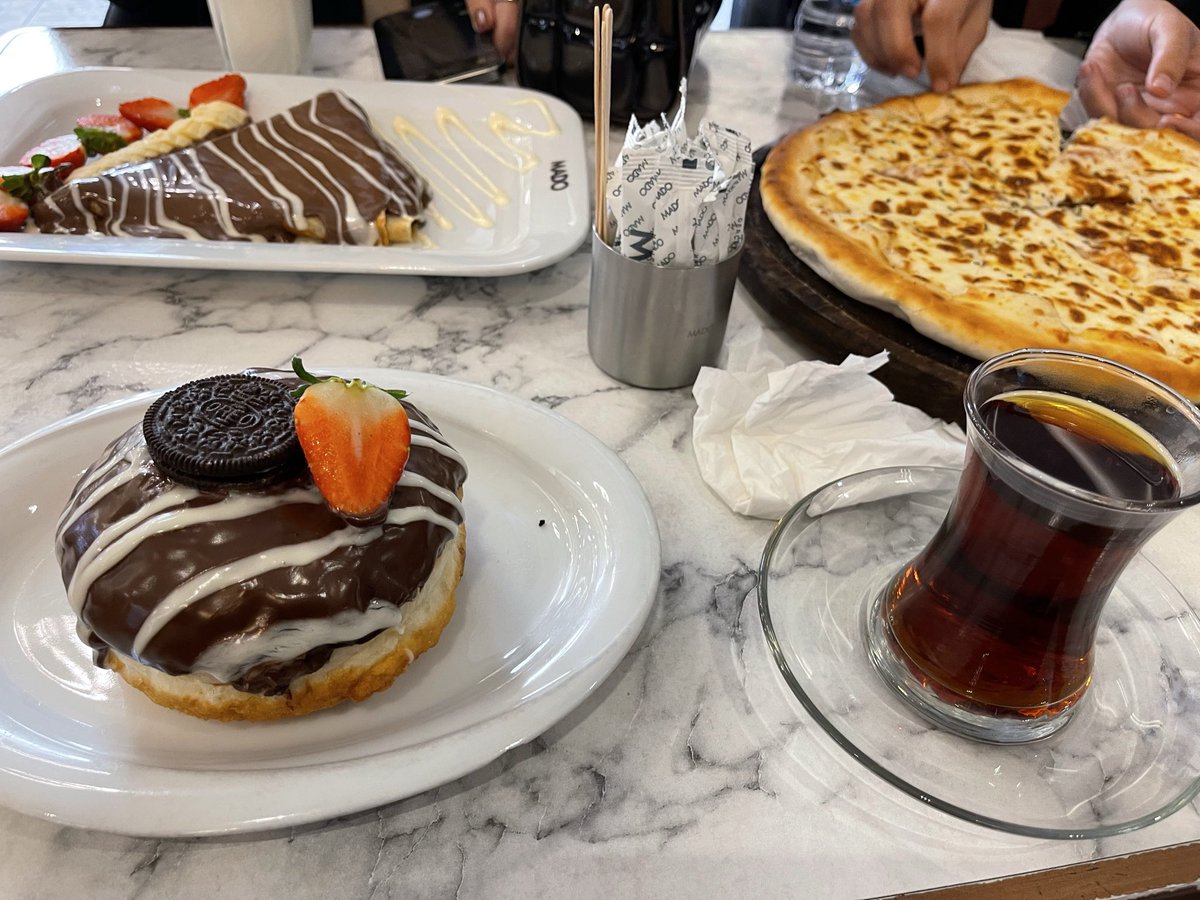 isolated6_'s tweet photo. ع اساس طالعه وي صديقتي القديمه أتونس وطلعت جايبه امها وصارت طل��ه عجايز https://t.co/7twMoqpu32