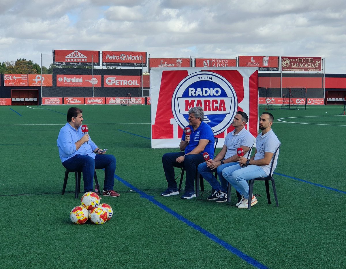 🎙️ Hoy tenemos al míster <a href="/bustos_paco/">Paco Bustos</a> y los capitanes <a href="/dehita12/">Alvaro de Hita</a> y <a href="/Cacuen10/">José Cuenca Cano</a> en el Especial Deporte Pontanés de <a href="/RadioMarcaCord/">Radio Marca Córdoba</a> 🔴

📺 ¡En directo aquí! 👉 youtube.com/live/o7dJqdhrC…

#VamosMiGenil #VamosAX
