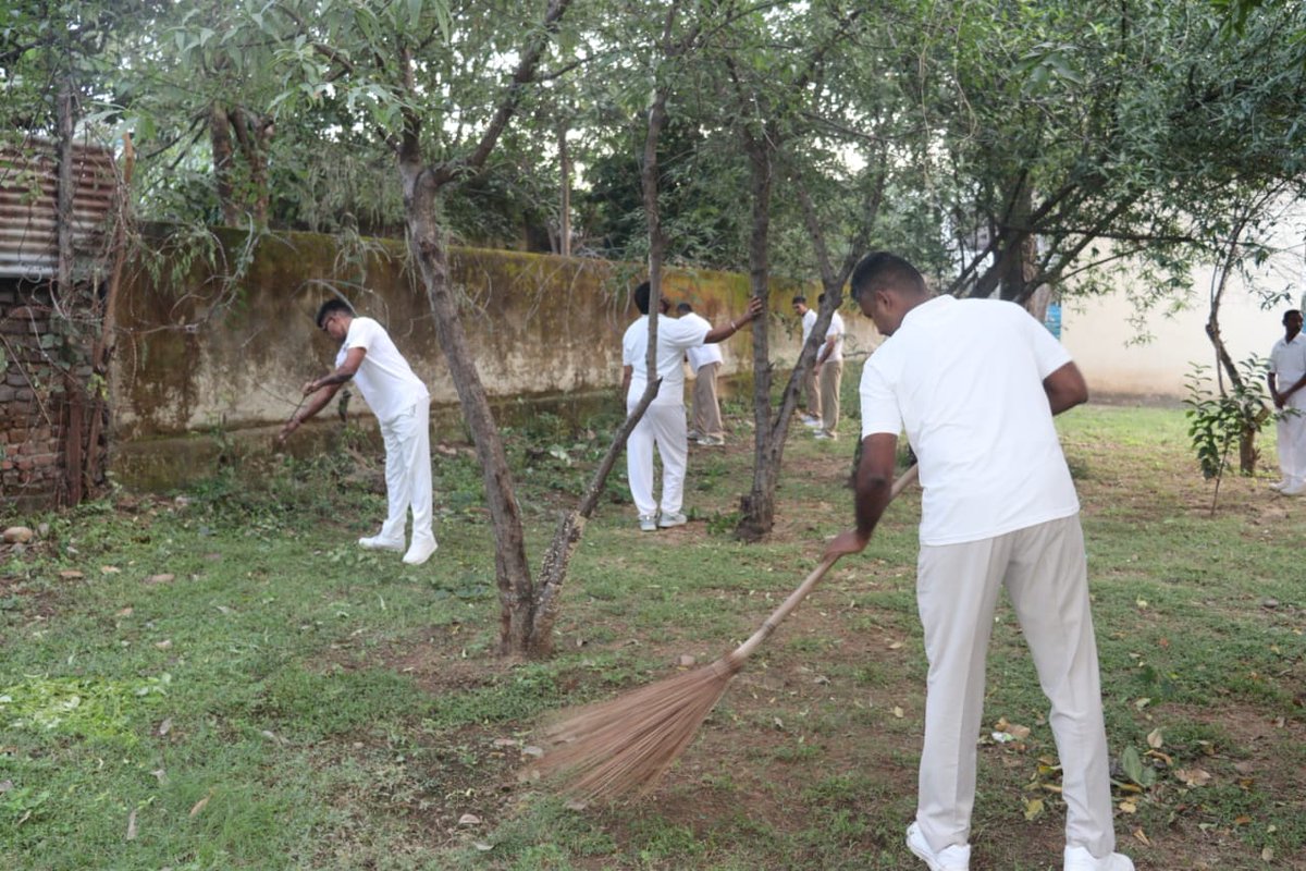 Special Campaign 5.0 cleaning dirive at campus area of HQ 38 bn CRPF Smailpur, Distt-Samba (J&amp;K) <a href="/crpfindia/">🇮🇳CRPF🇮🇳</a> <a href="/HMOIndia/">गृहमंत्री कार्यालय, HMO India</a> <a href="/PMOIndia/">PMO India</a> <a href="/PIBHomeAffairs/">PIB - Ministry of Home Affairs</a> <a href="/DARPG_GoI/">DARPG 🇮🇳</a>
