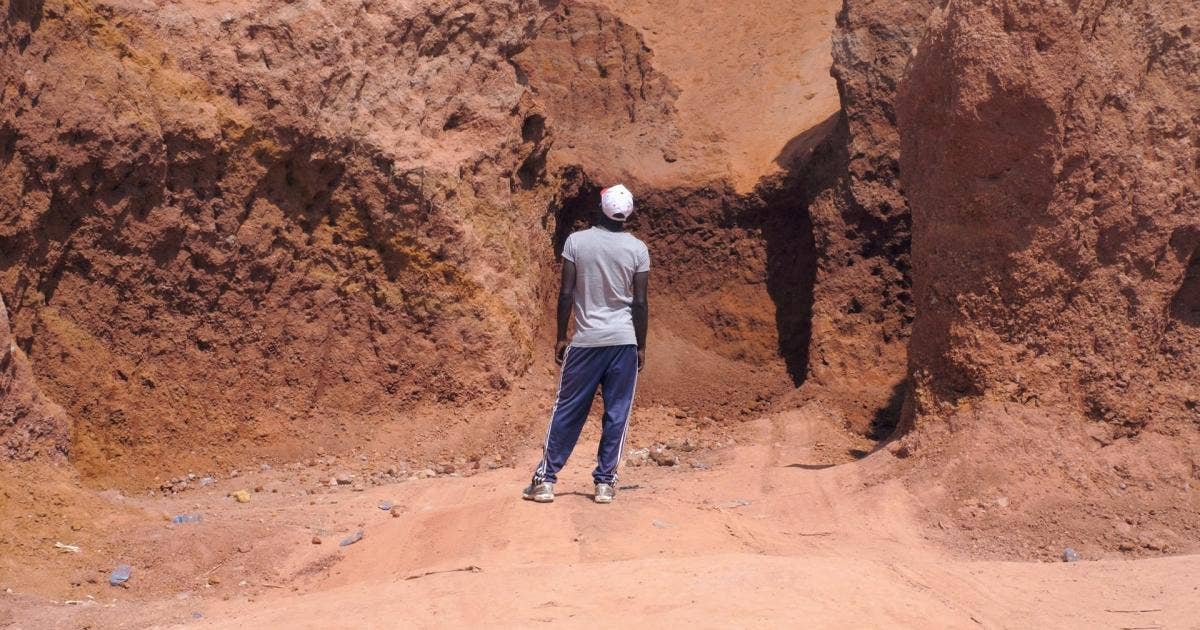 muenchen's tweet image. Ein neues #Kunstprojekt von #PublicArt #München im Herzen der Stadt 🖼️💭 Bei "Passage" zeigen in den nächsten Monaten Künstler*innen ihre Arbeiten kostenlos am #Marienplatz! Los geht's am 24.10. mit der Künstlerin Karimah Ashadu und ihrem Werk "Plateau": 🙌muenchen.de/veranstaltunge…