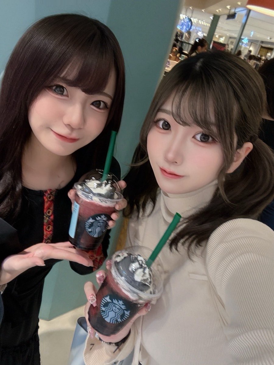 ひめっかとスタバの新作飲んだ🐈‍⬛❤️