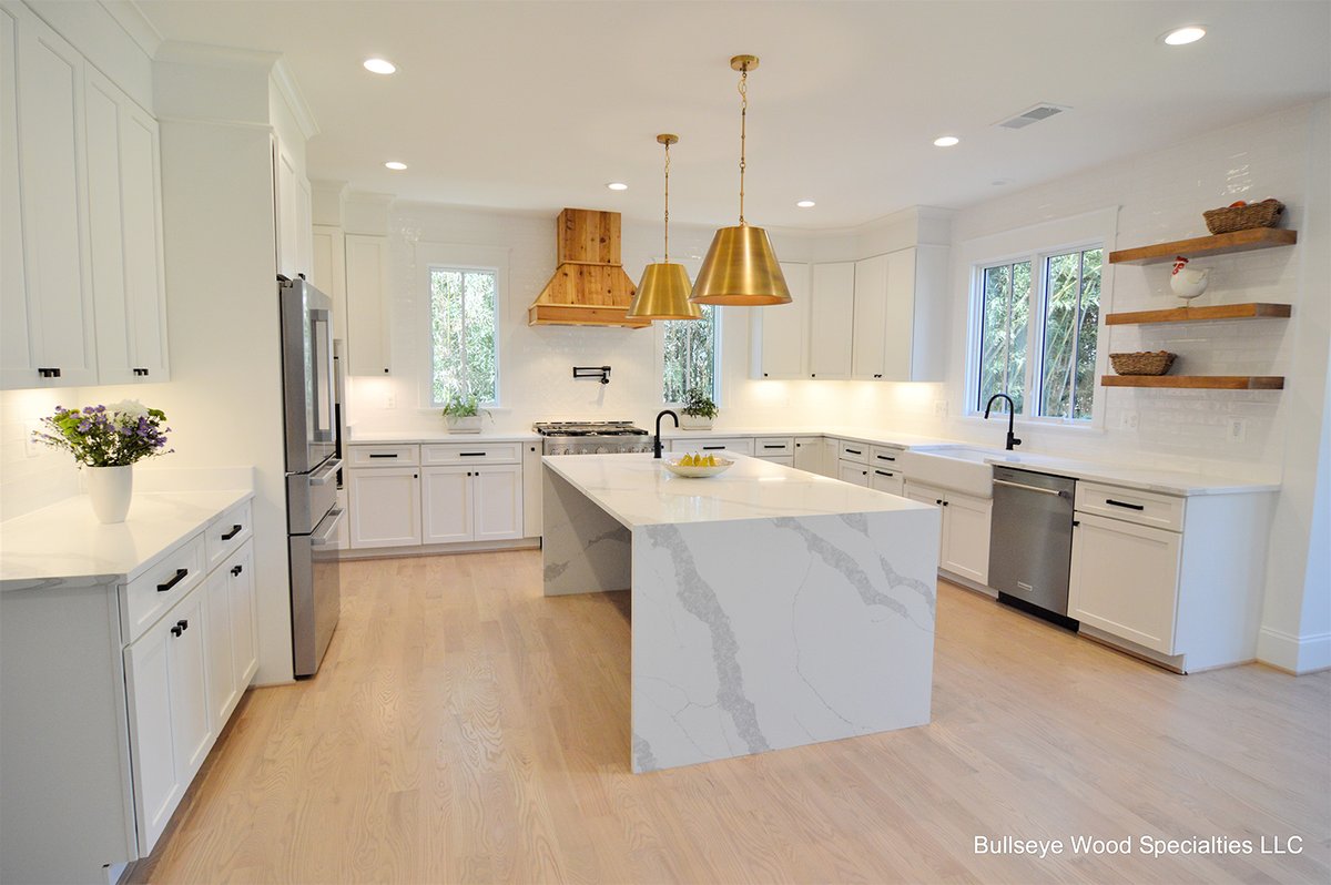 ConestogaWood's tweet image. Cook like a pro, right at home. A chef’s kitchen starts with thoughtfully designed cabinetry and doors that work as beautifully as they look. Elevate your everyday cooking experience with craftsmanship that inspires creativity.
#ChefsKitchen #CustomCabinetry #KitchenGoals