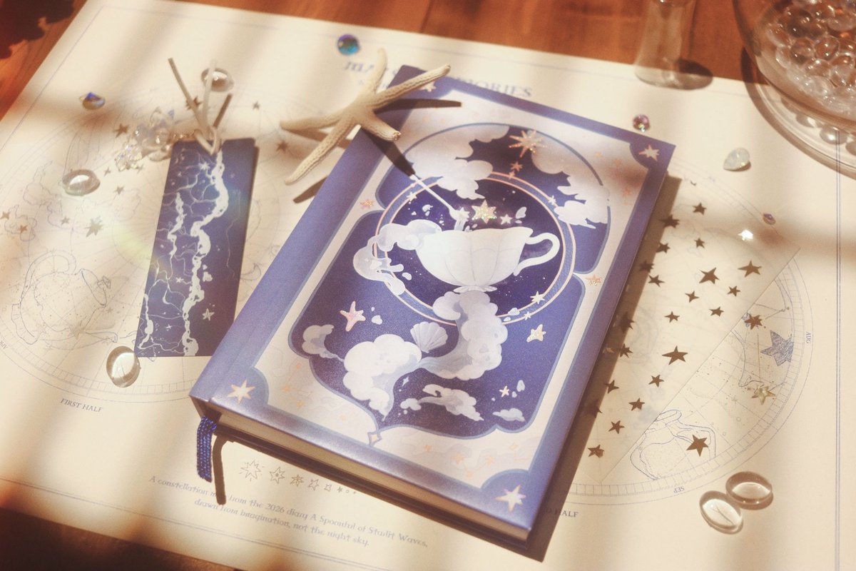 2026 다이어리
✶ 별빛 파도 한 스푼 ✶

별빛 아래 항해를 기록하는 다이어리.
여행자의 항해지도 포스터🧭, 파도가 머문 자리 책갈피와 함께
일년의 여정을 완성하는 항해세트입니다🌊🌊