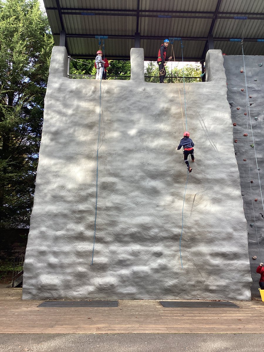 HorwichParishCE's tweet image. Group 12 and 13 enjoying abseiling- our last activity! #Lockerbie #hpy6