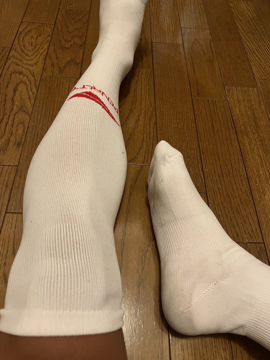 Yuta45_45's tweet photo. 寒くなってきましたがこの時間の蒸れるソックスがいちばん臭い🧦 https://t.co/VlGtPPgoP0